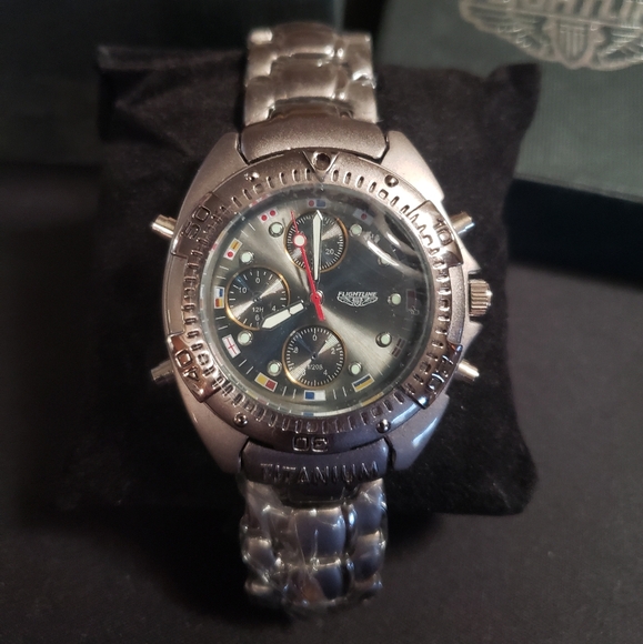 ❌SOLD❌Flightline Titanium Chronograph watch - Picture 6 of 7